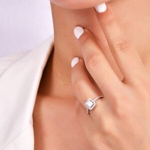 0,30 Karat Tasarım Baget Pırlanta Yüzük