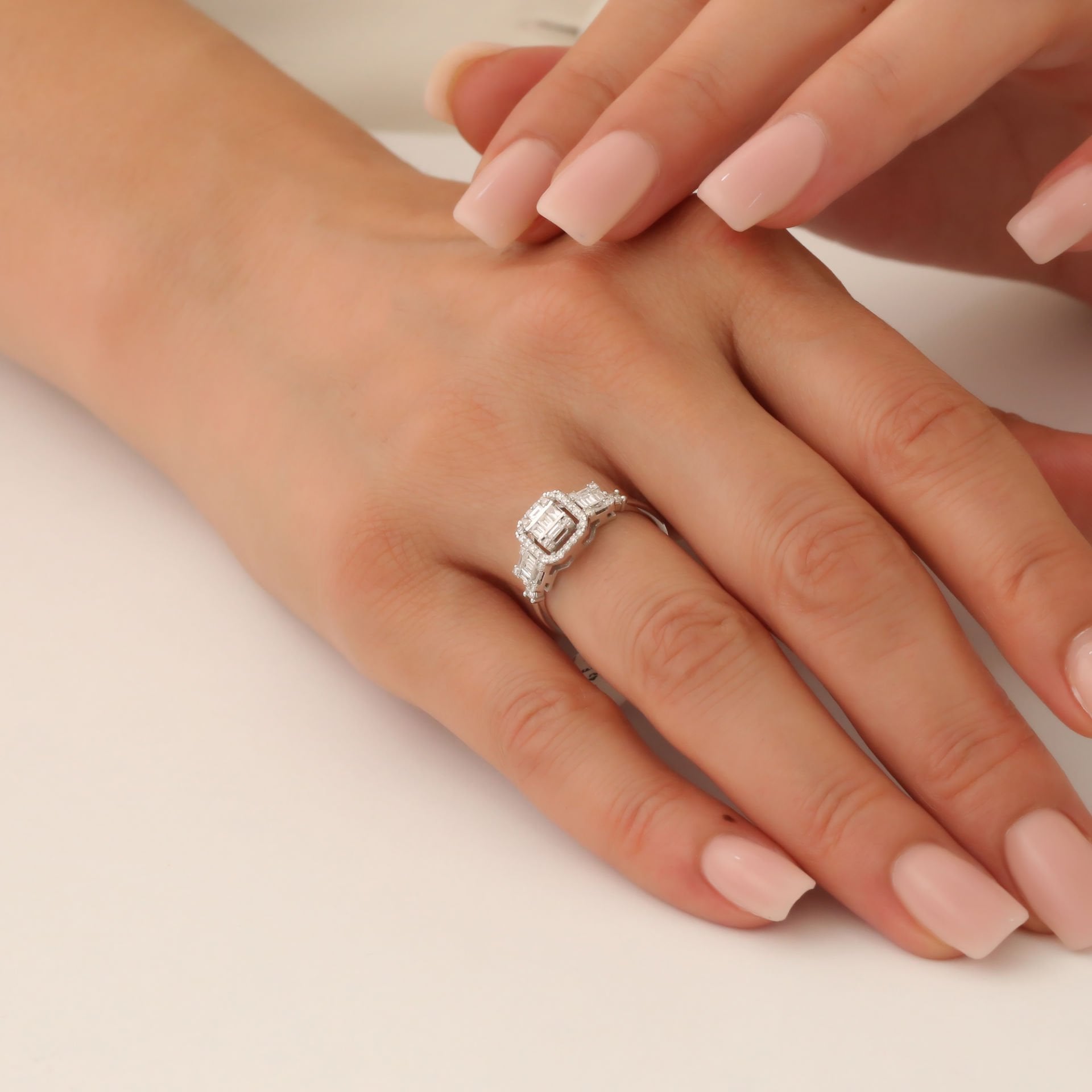 Baget Kesimli Pırlanta Yüzük