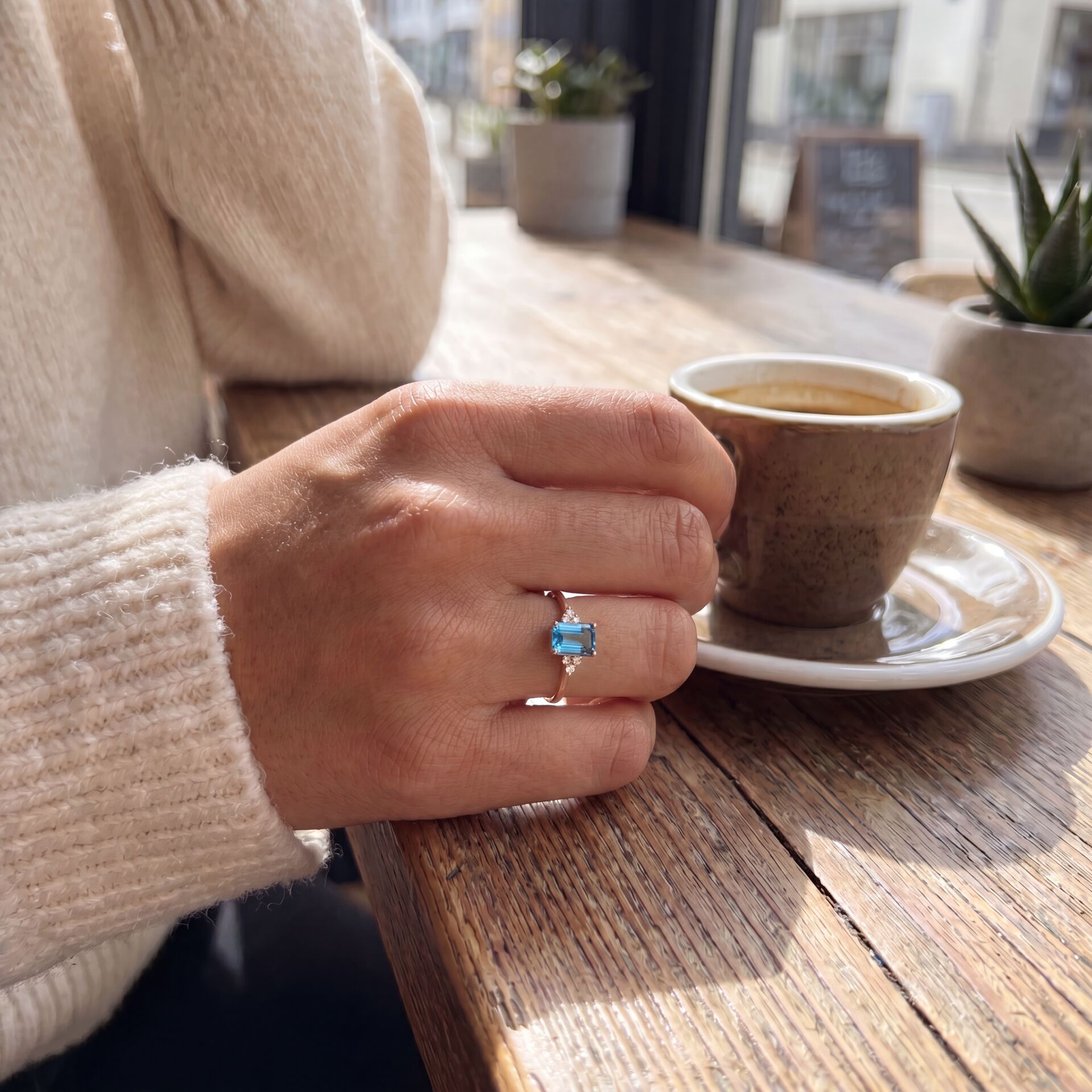 Zümrüt Kesim Blue Topaz Taşlı Pırlantalı Yüzük