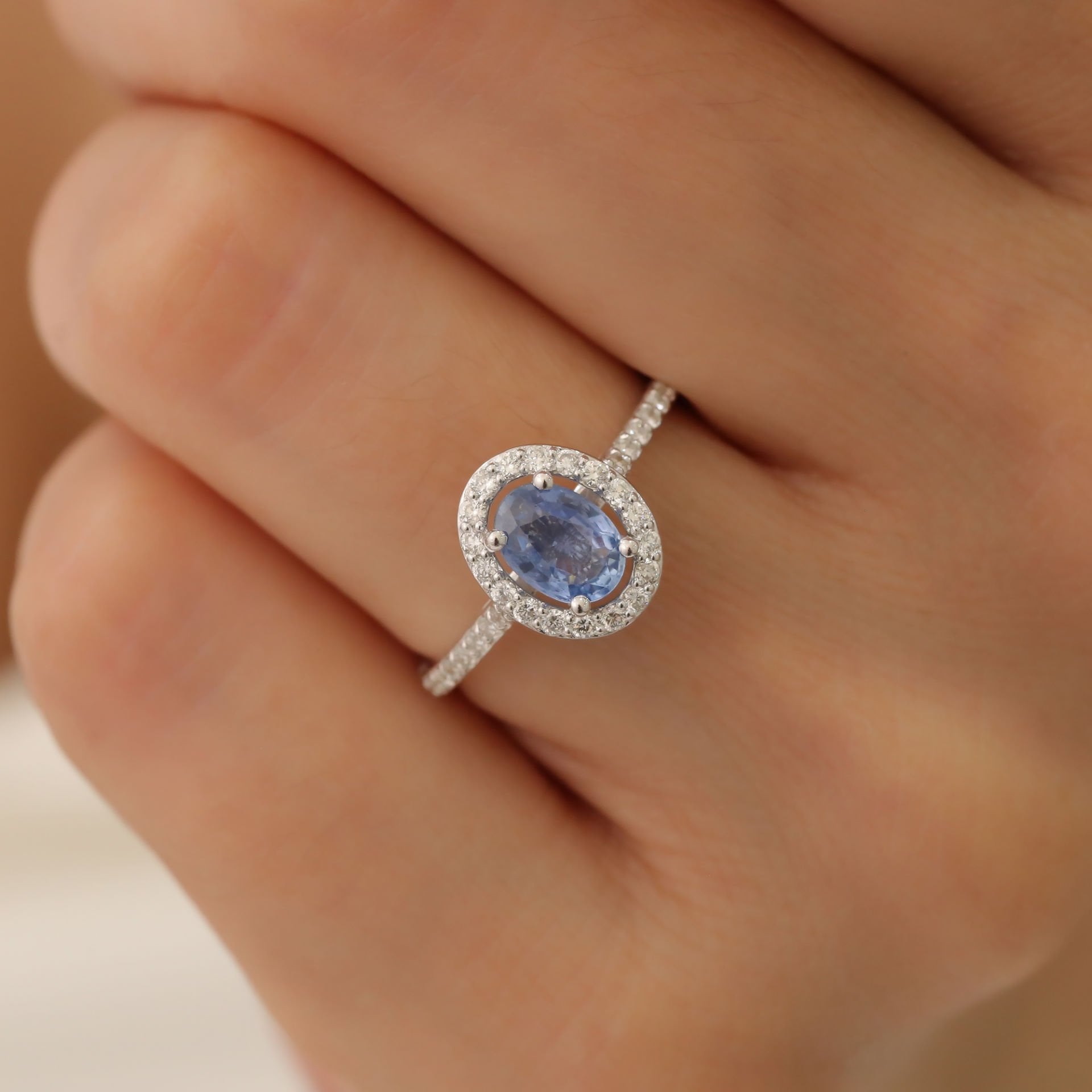 Oval Kesim Mavi Safir Taşlı Pırlanta Yüzük