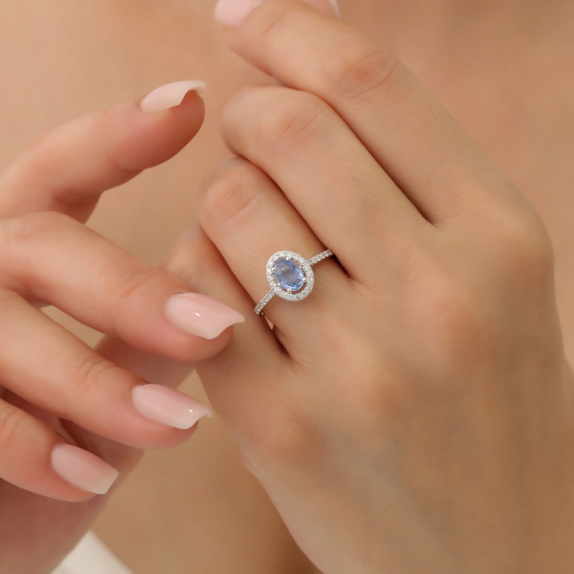 Oval Kesim Mavi Safir Taşlı Pırlanta Yüzük