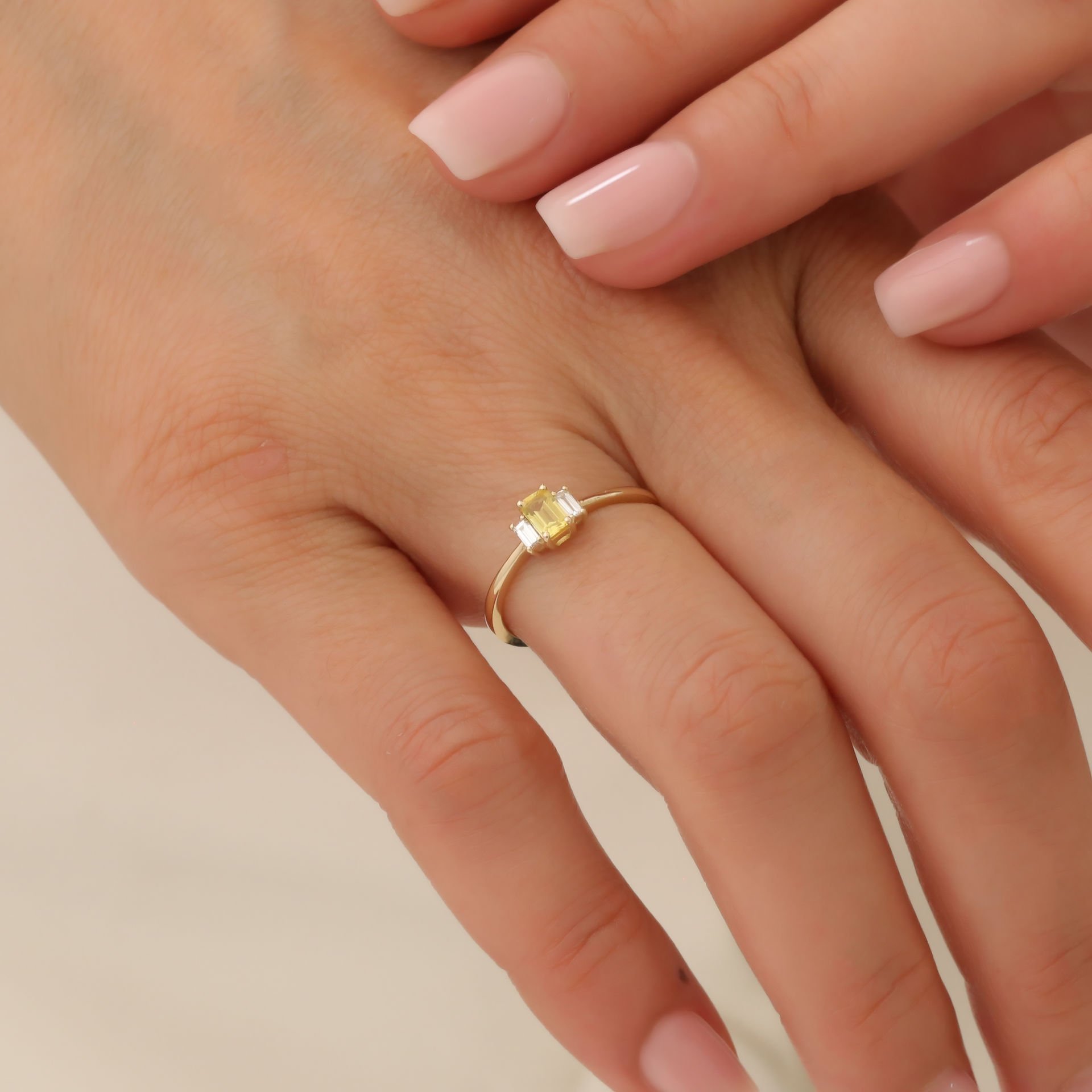 Pırlantalı Limon Sarısı Renkli Baget Safir Yüzük