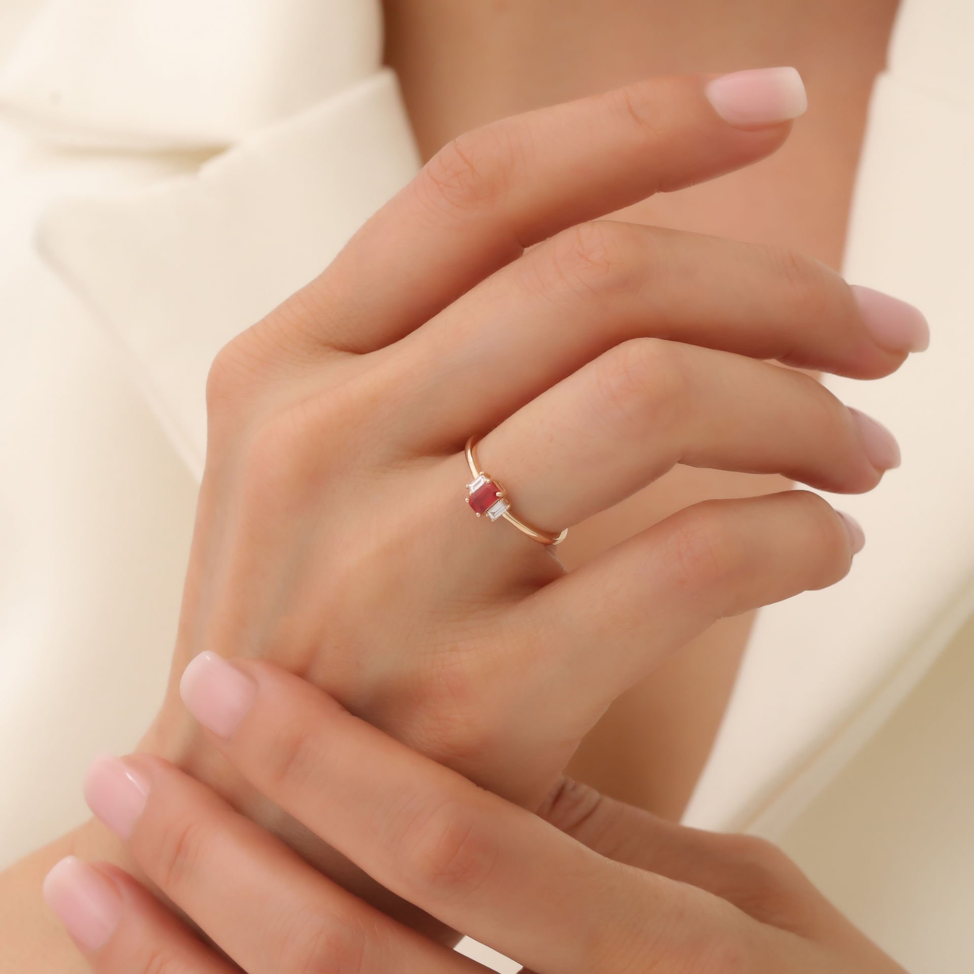 Pırlantalı Kızıl Turuncu Renkli Baget Safir Yüzük