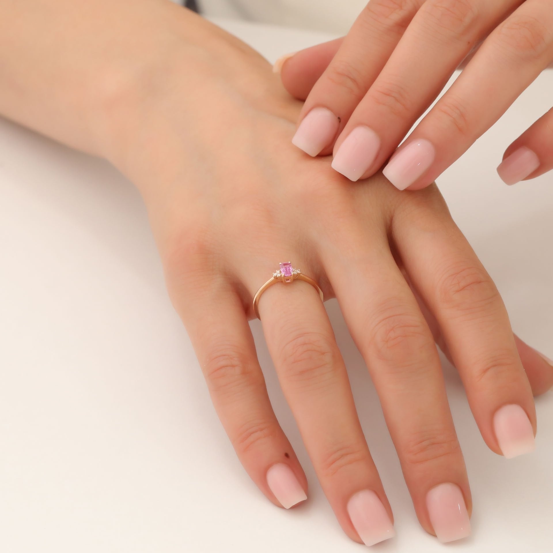 Pırlantalı Pembe Renkli Baget Safir Yüzük