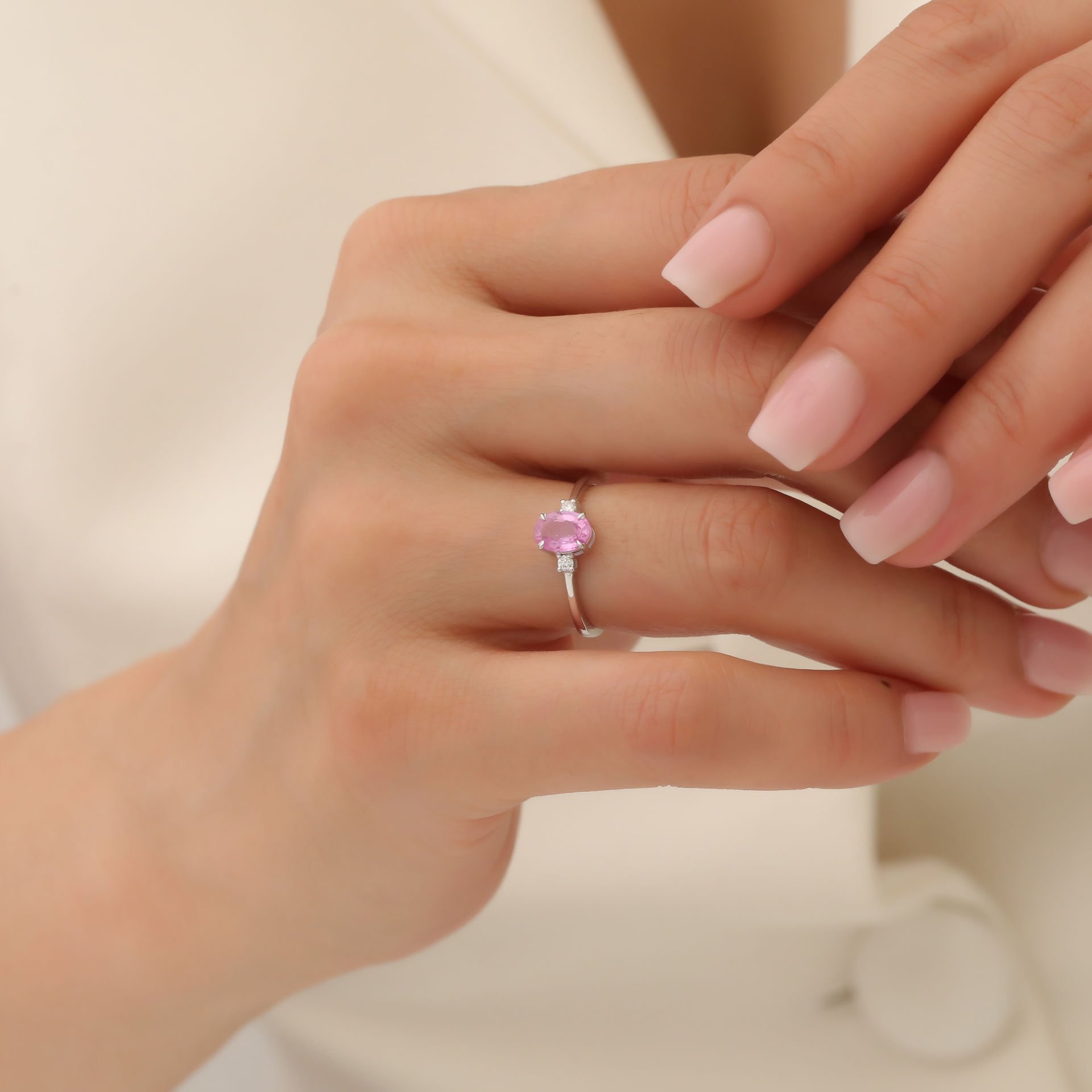 Oval Kesim Pembe Safir Taşlı Pırlantalı Beyaz Altın Yüzük