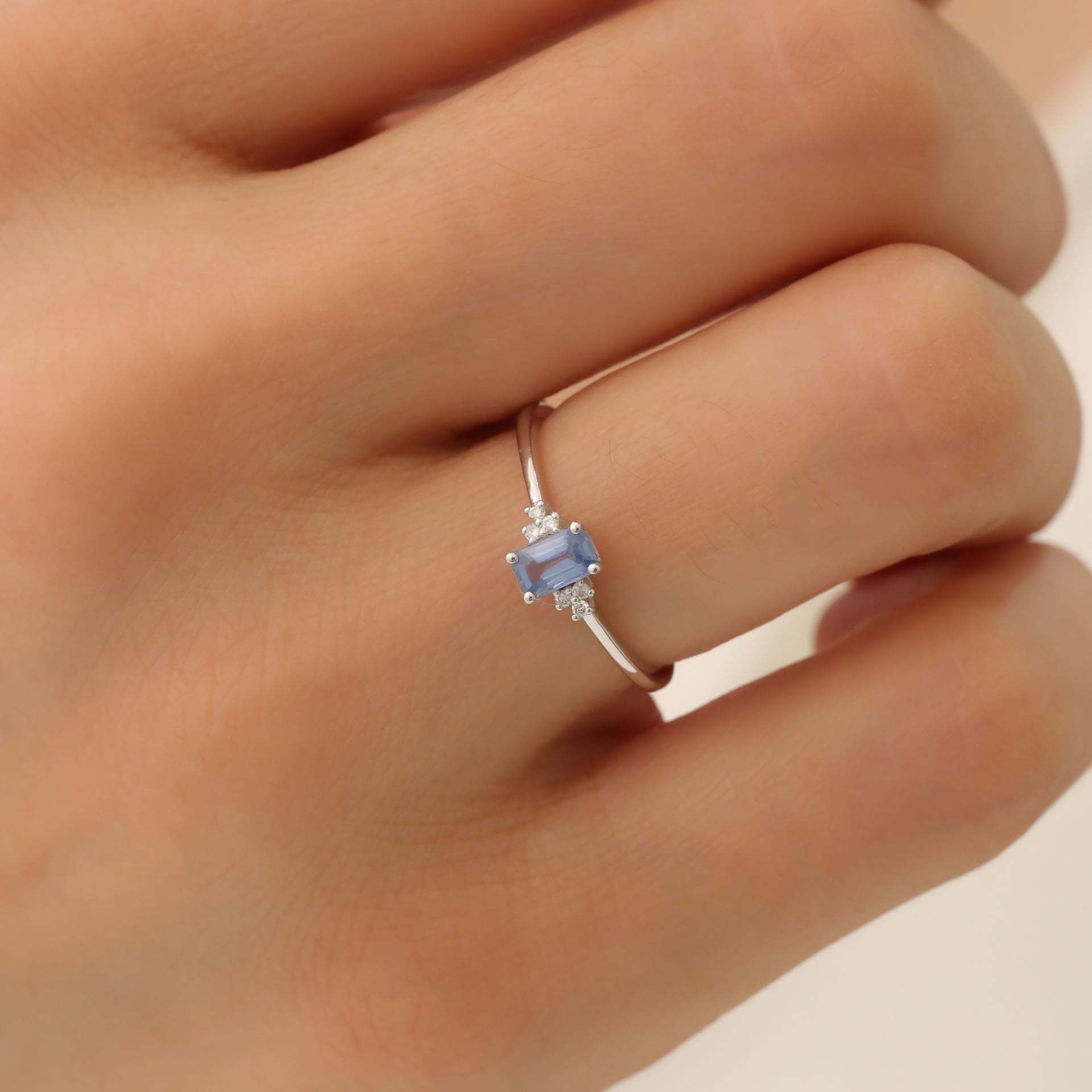 Pırlantalı Mavi Renkli Baget Safir Yüzük