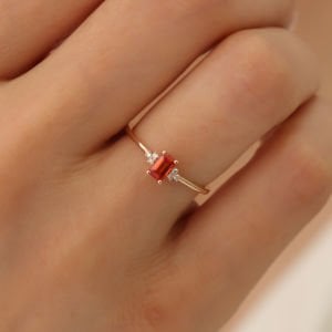 Pırlantalı Turuncu Renkli Baget Safir Yüzük