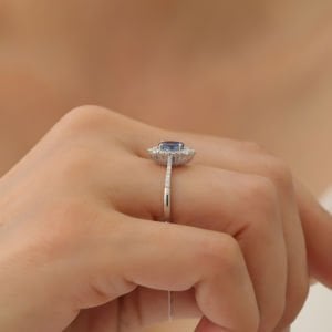 Oval Kesim Mavi Safir Taşlı Pırlantalı Vintage Tasarım Yüzük