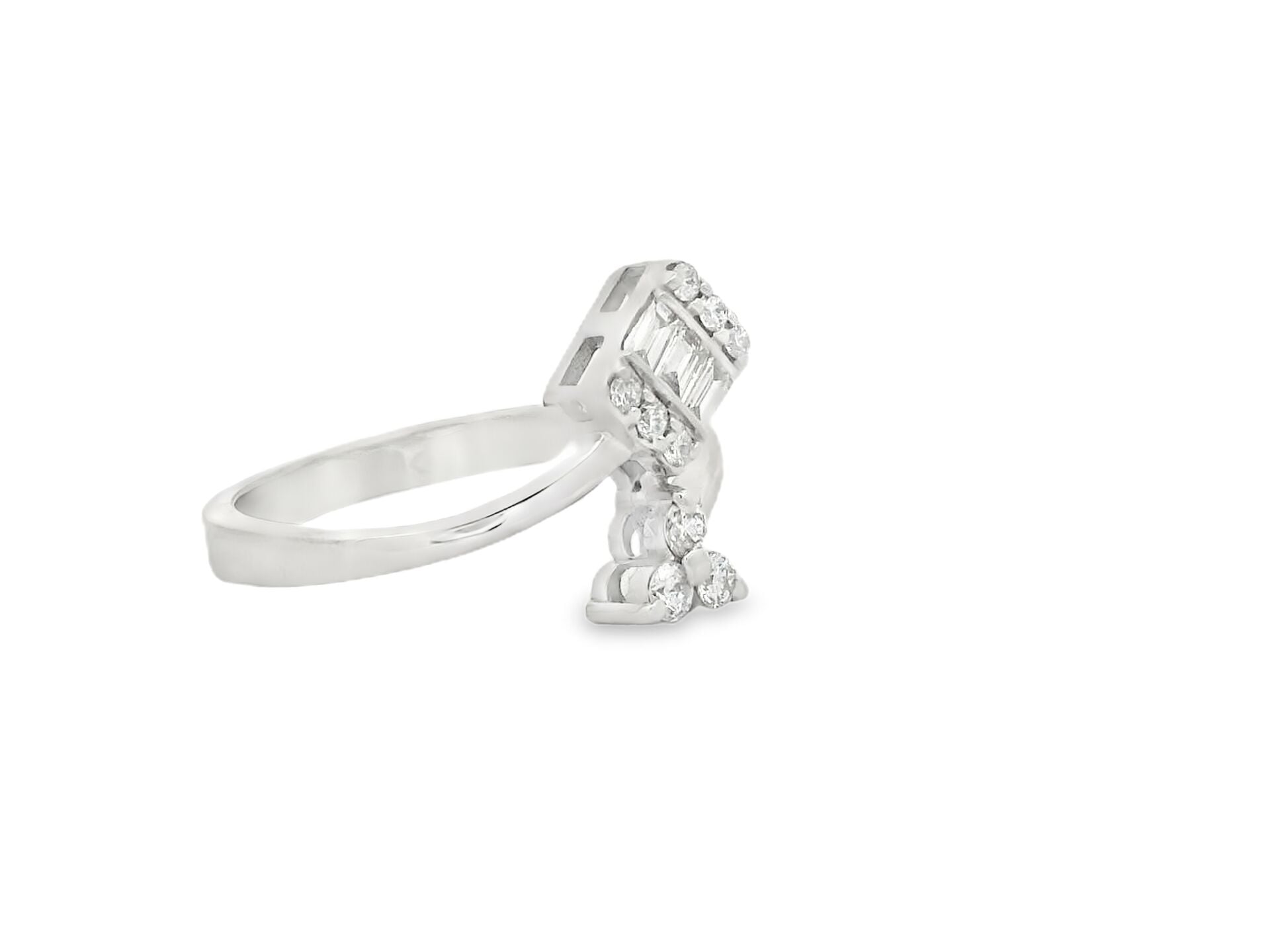 Baget Kesim Pırlantalı Beyaz Altın Tasarım Yüzük