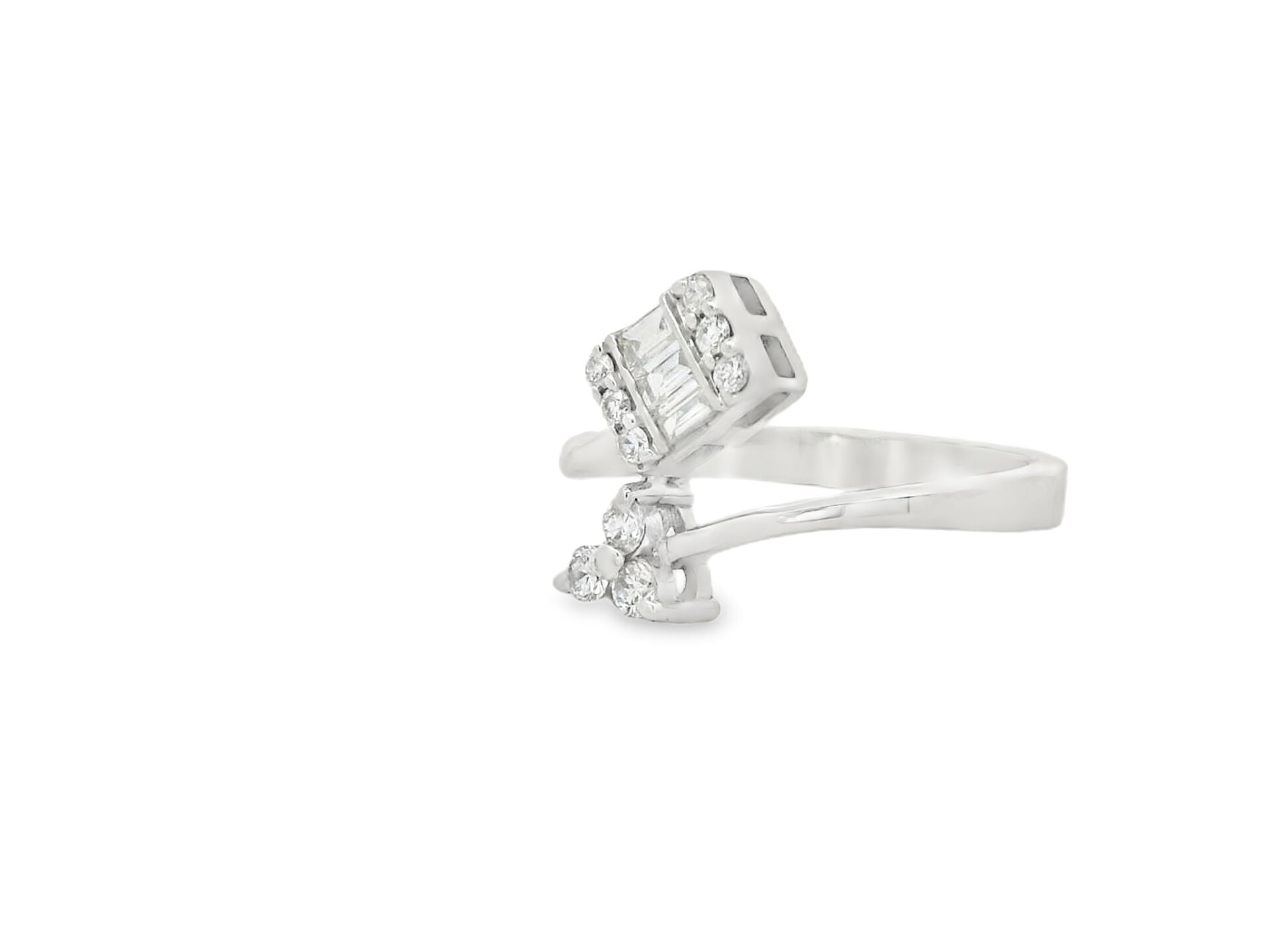 Baget Kesim Pırlantalı Beyaz Altın Tasarım Yüzük