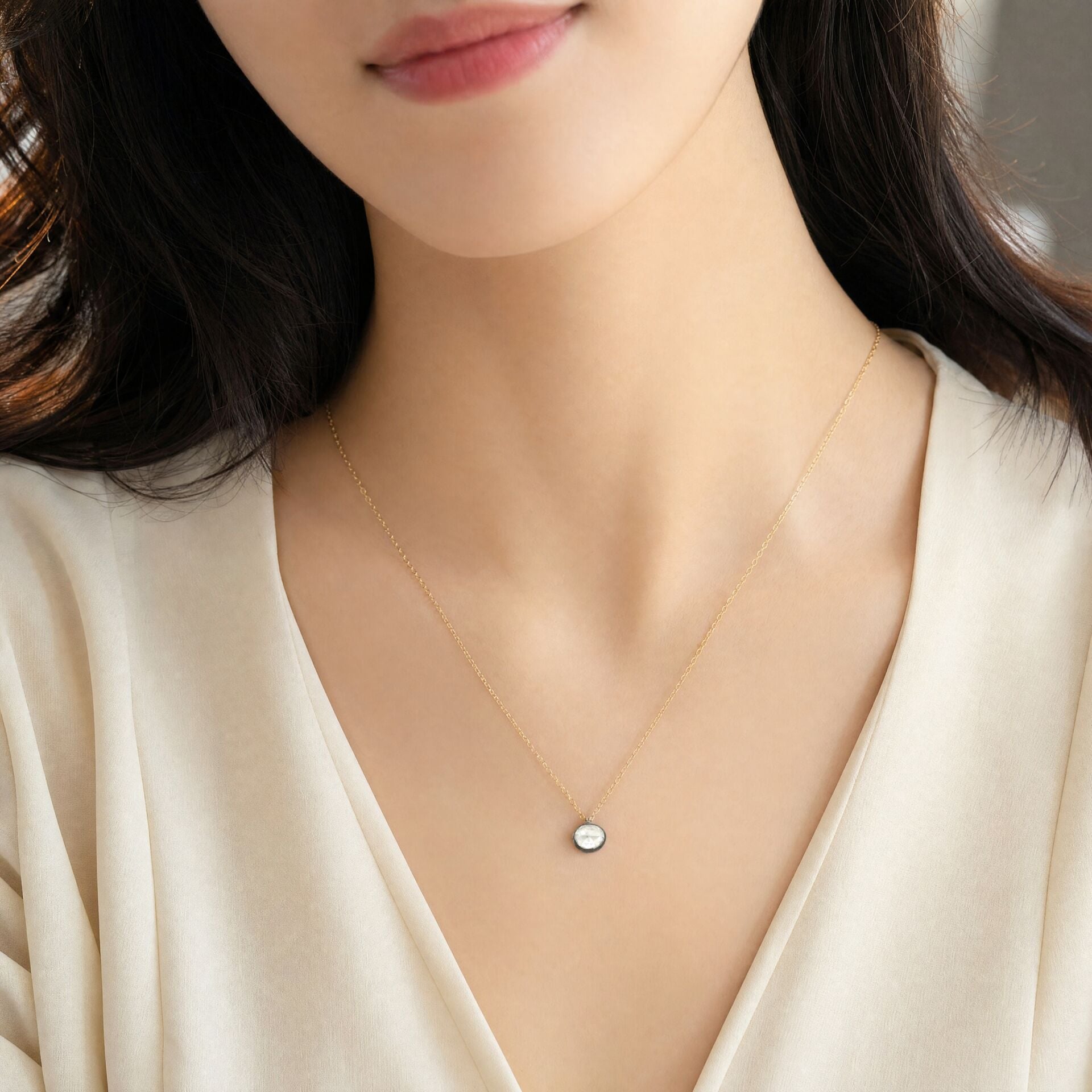 Minimal Oval Elmas Sarı Altın Kolye 0,10 Karat